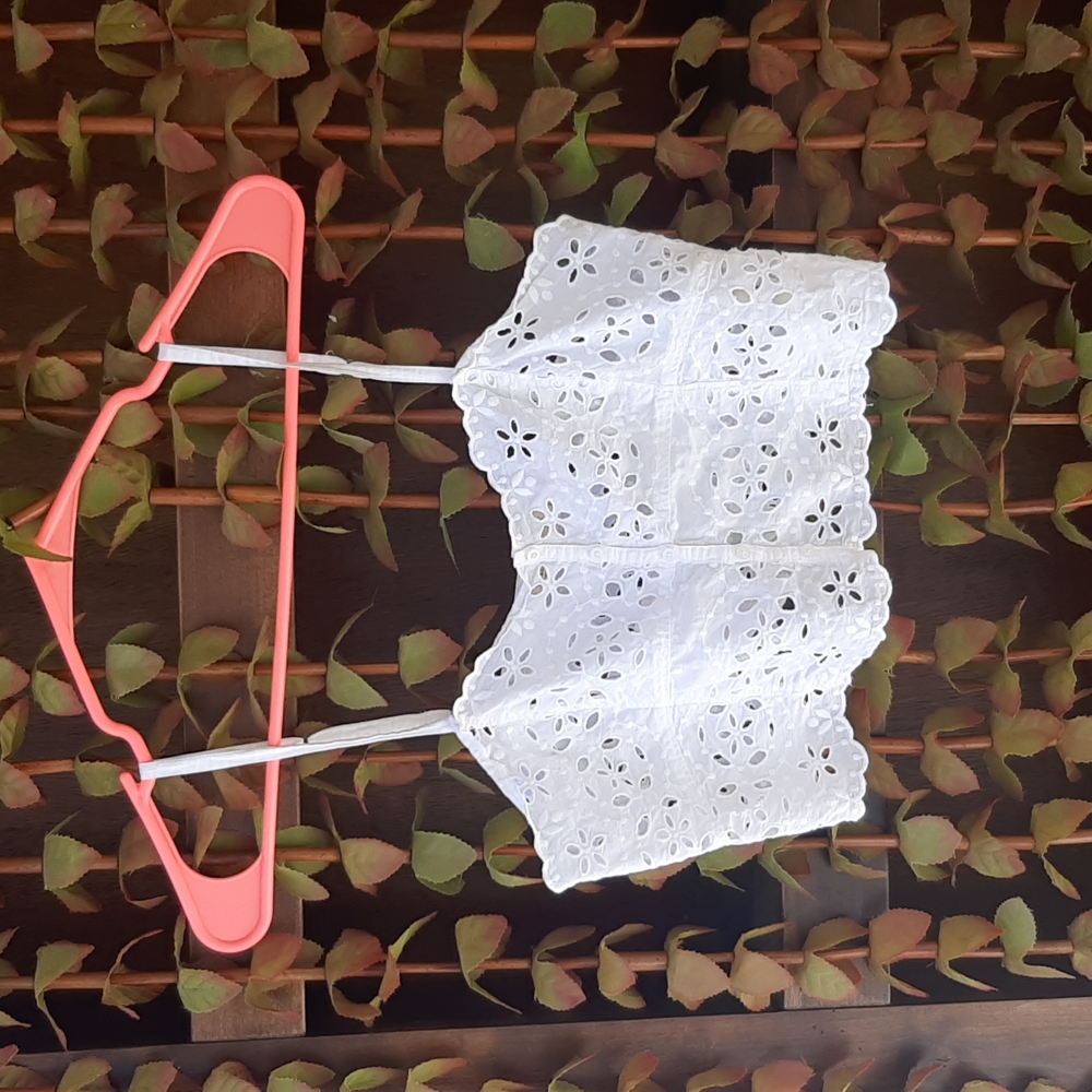 Hollister Eyelet cotton top XS